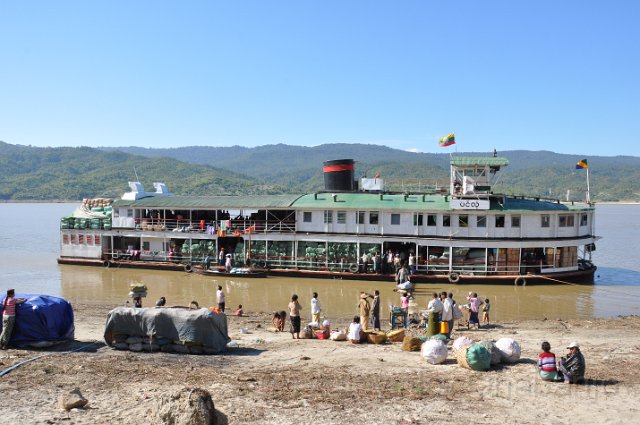 01 - Ferry from Bhamo to Mandalay.jpg